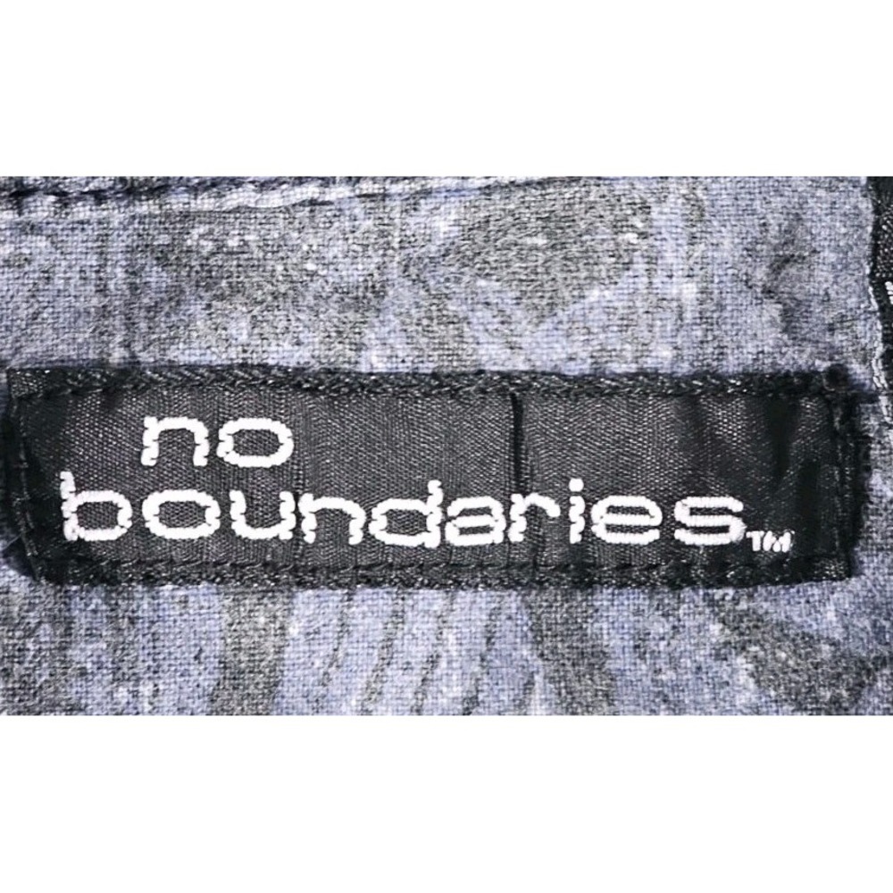 No Boundaries Gray Patterned Casual Button Down S… - image 6